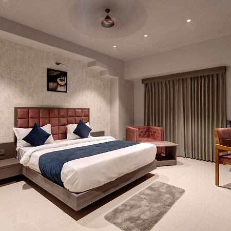 Hotel Sparsh Divine Ahmedabad Ngoại thất bức ảnh