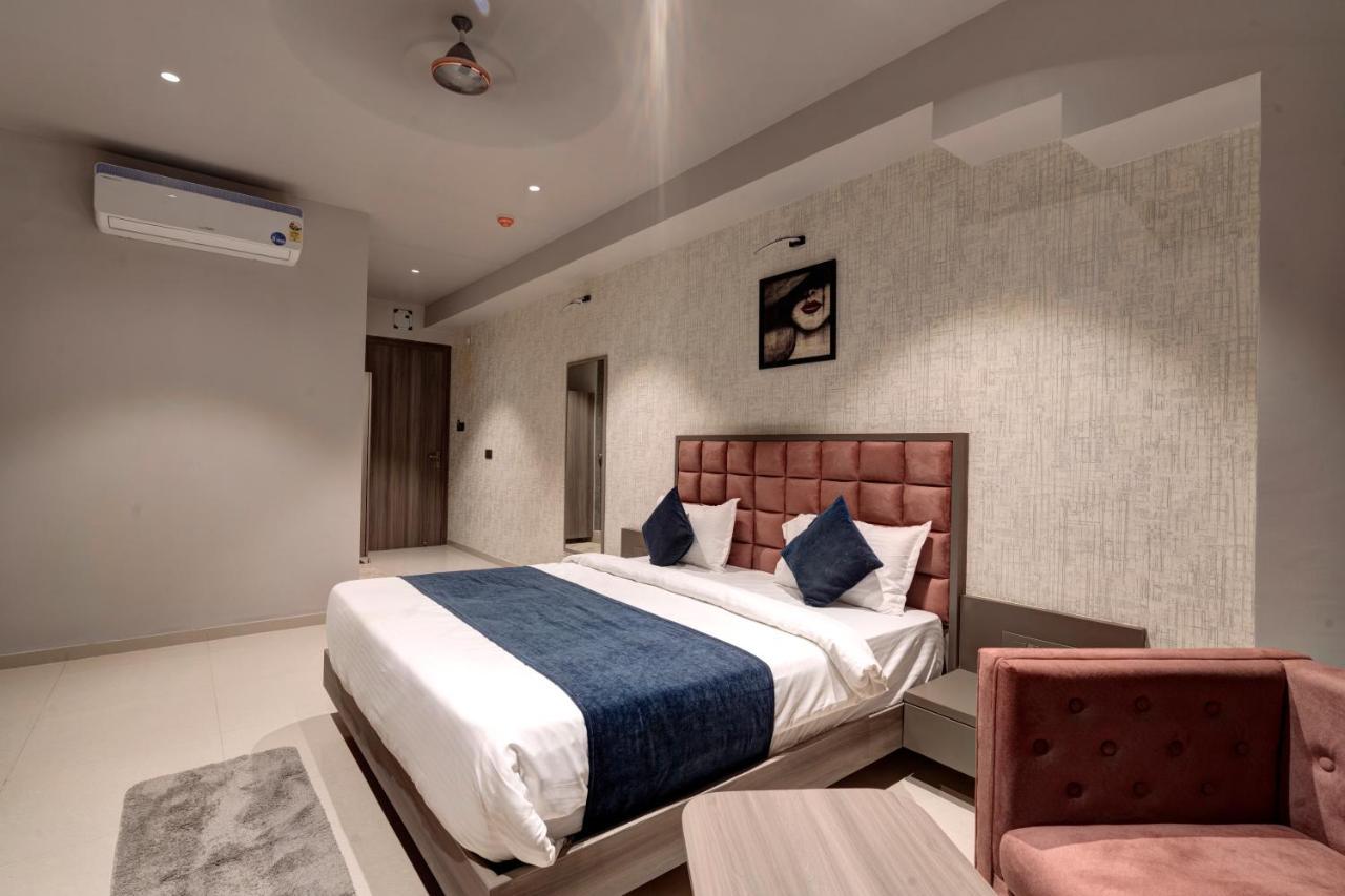 Hotel Sparsh Divine Ahmedabad Ngoại thất bức ảnh