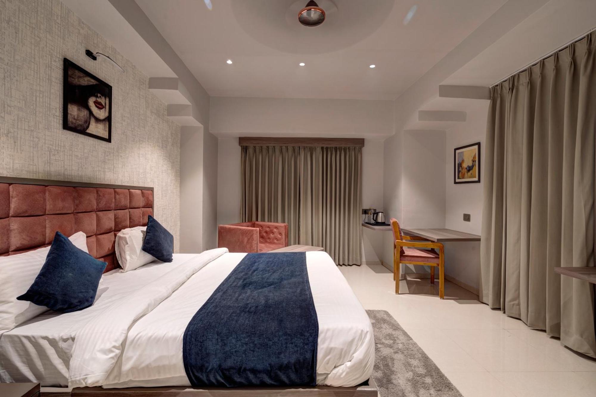 Hotel Sparsh Divine Ahmedabad Ngoại thất bức ảnh