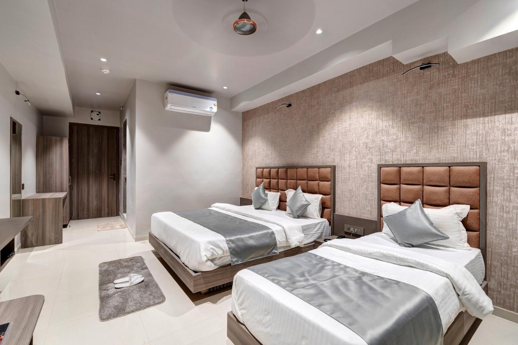 Hotel Sparsh Divine Ahmedabad Ngoại thất bức ảnh