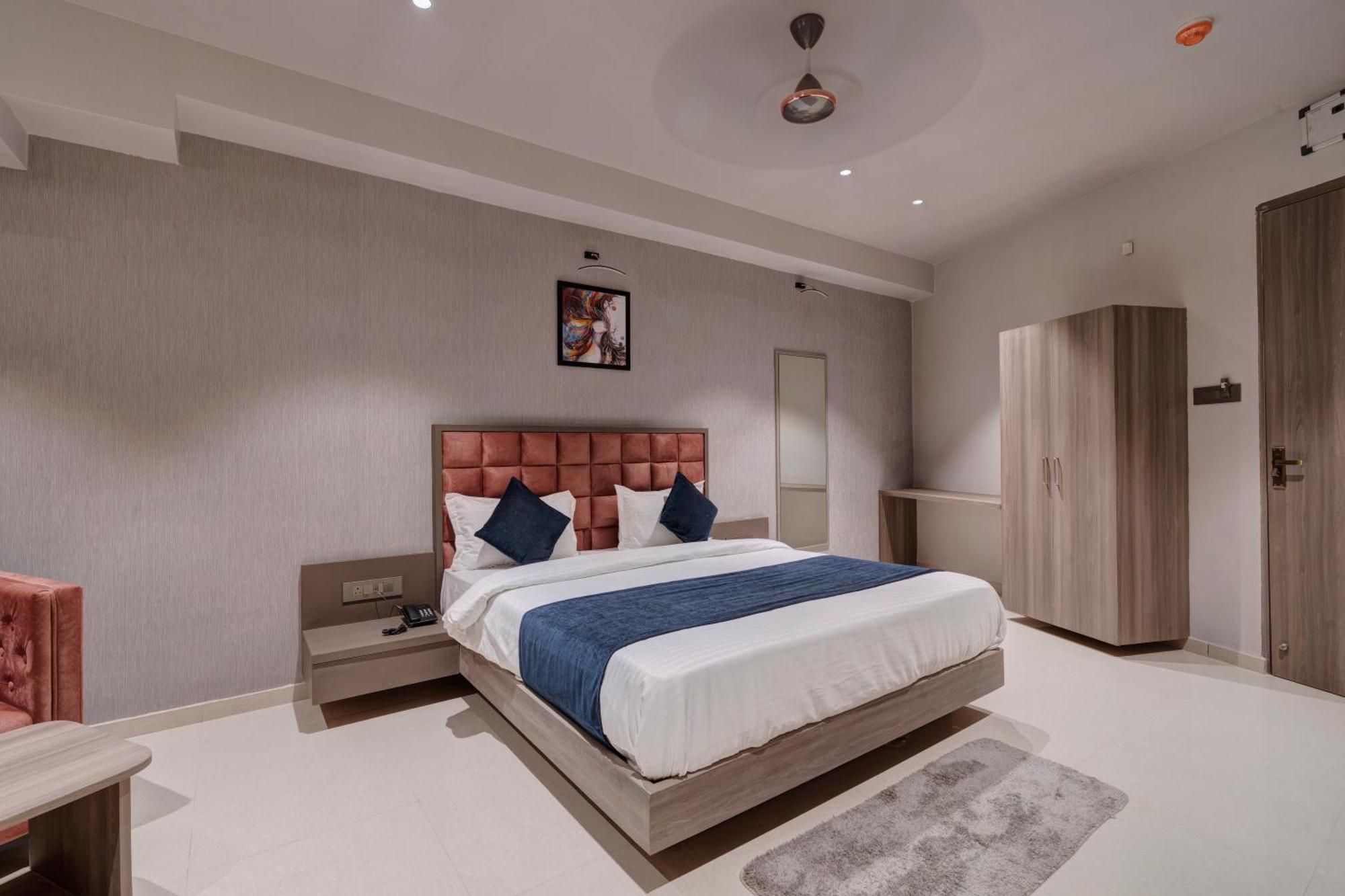 Hotel Sparsh Divine Ahmedabad Ngoại thất bức ảnh