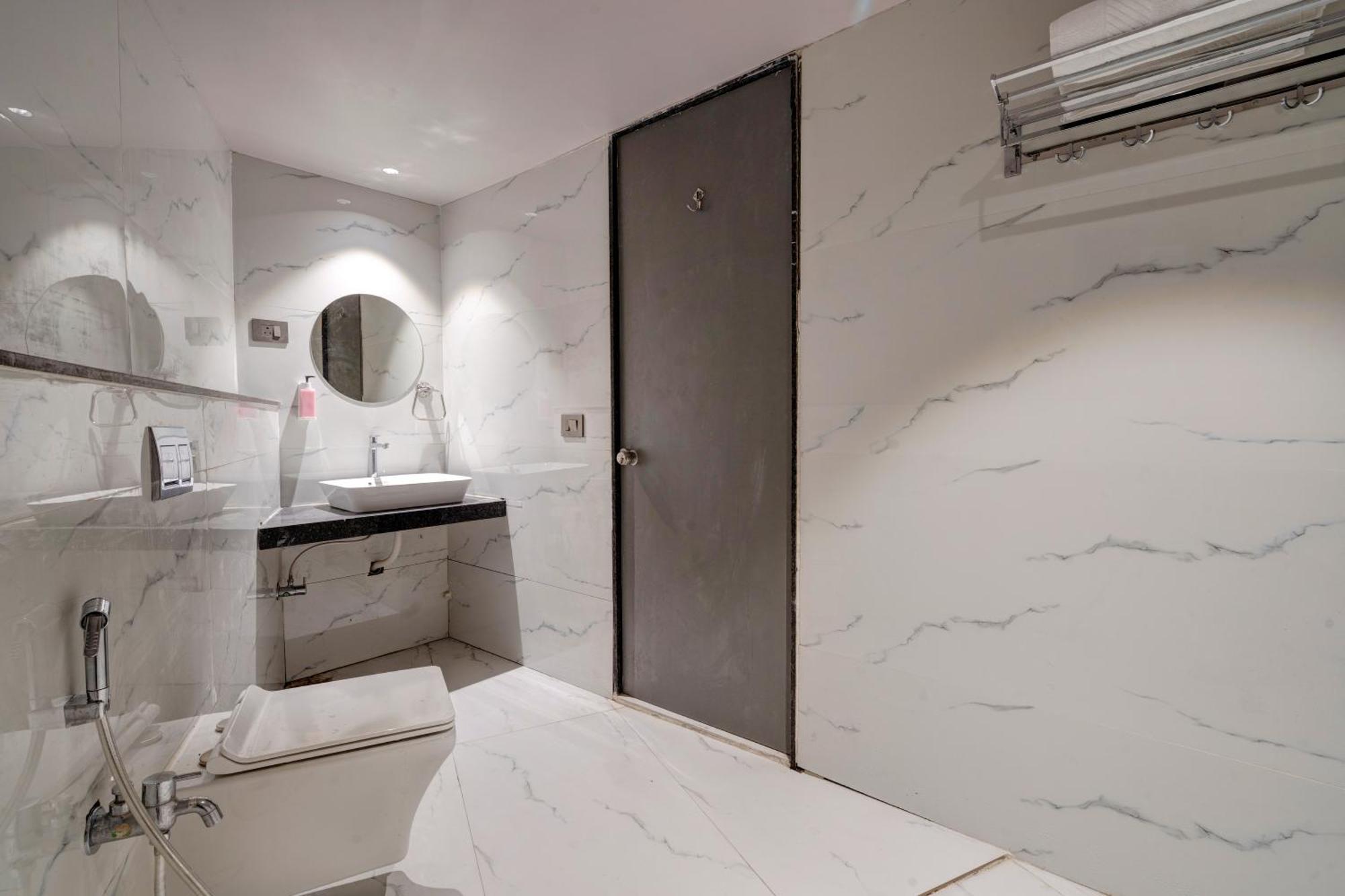 Hotel Sparsh Divine Ahmedabad Ngoại thất bức ảnh