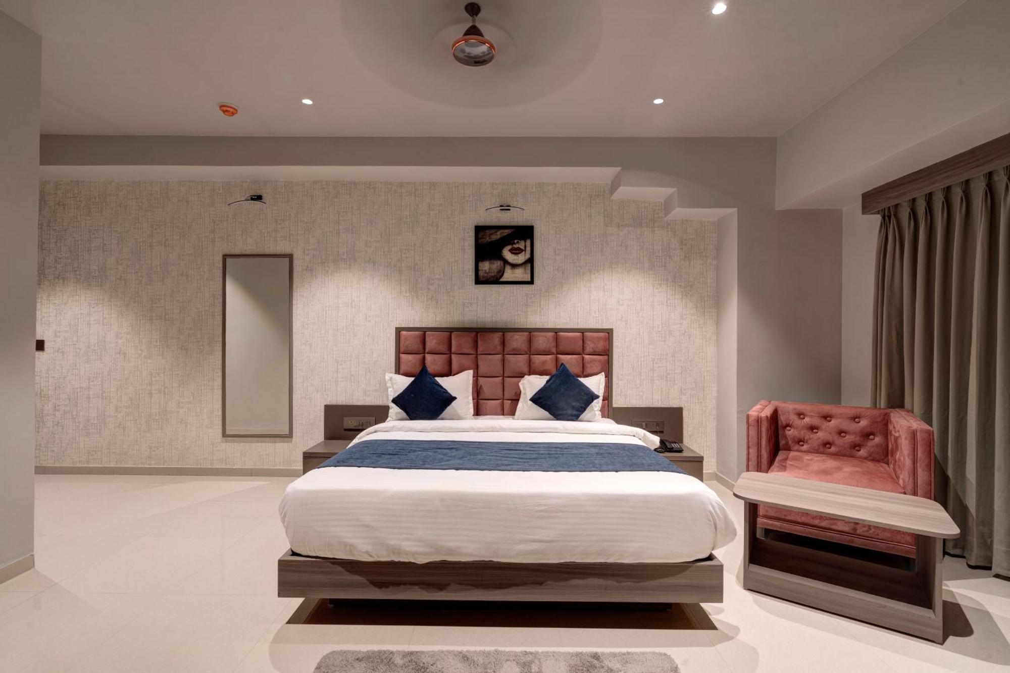 Hotel Sparsh Divine Ahmedabad Ngoại thất bức ảnh