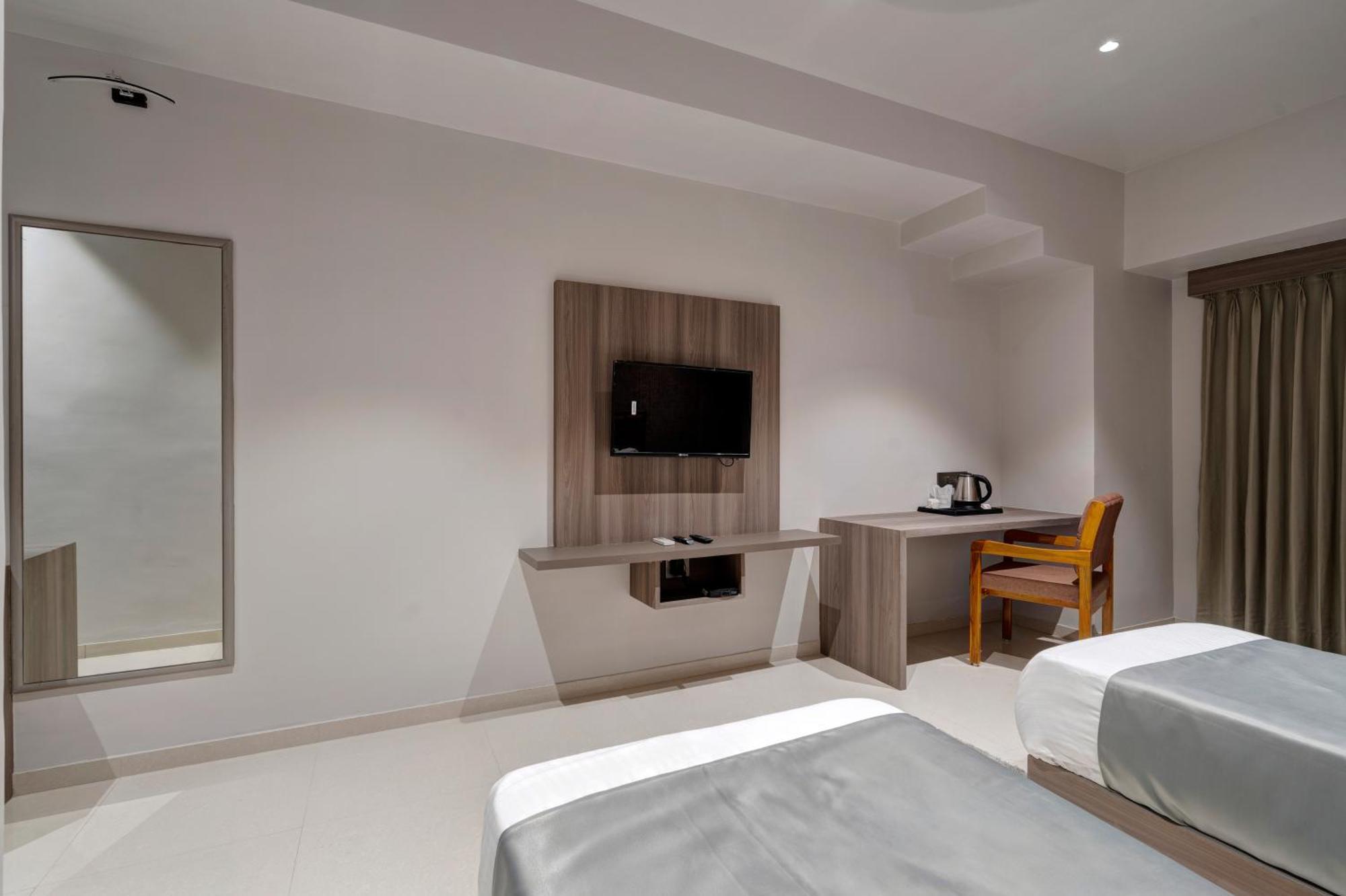 Hotel Sparsh Divine Ahmedabad Ngoại thất bức ảnh