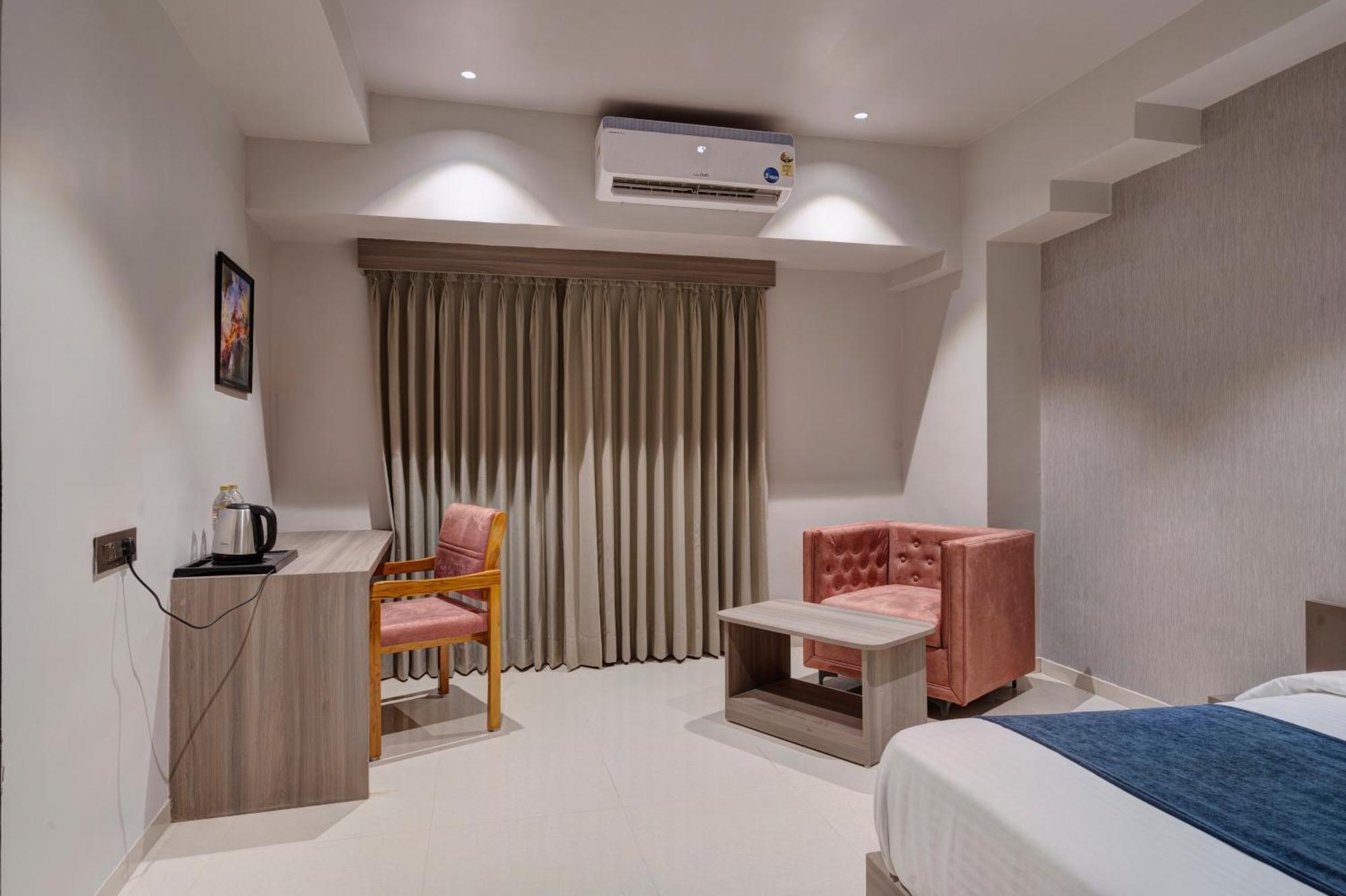 Hotel Sparsh Divine Ahmedabad Ngoại thất bức ảnh