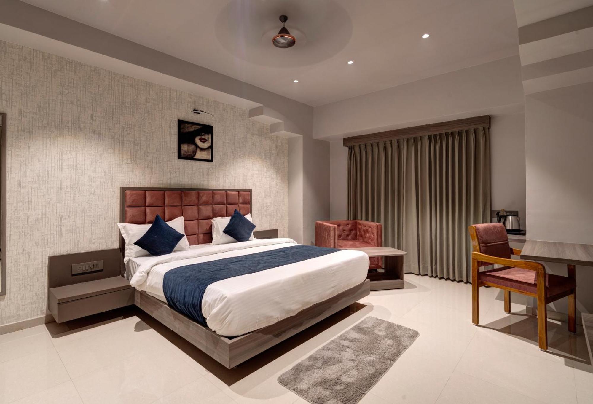 Hotel Sparsh Divine Ahmedabad Ngoại thất bức ảnh