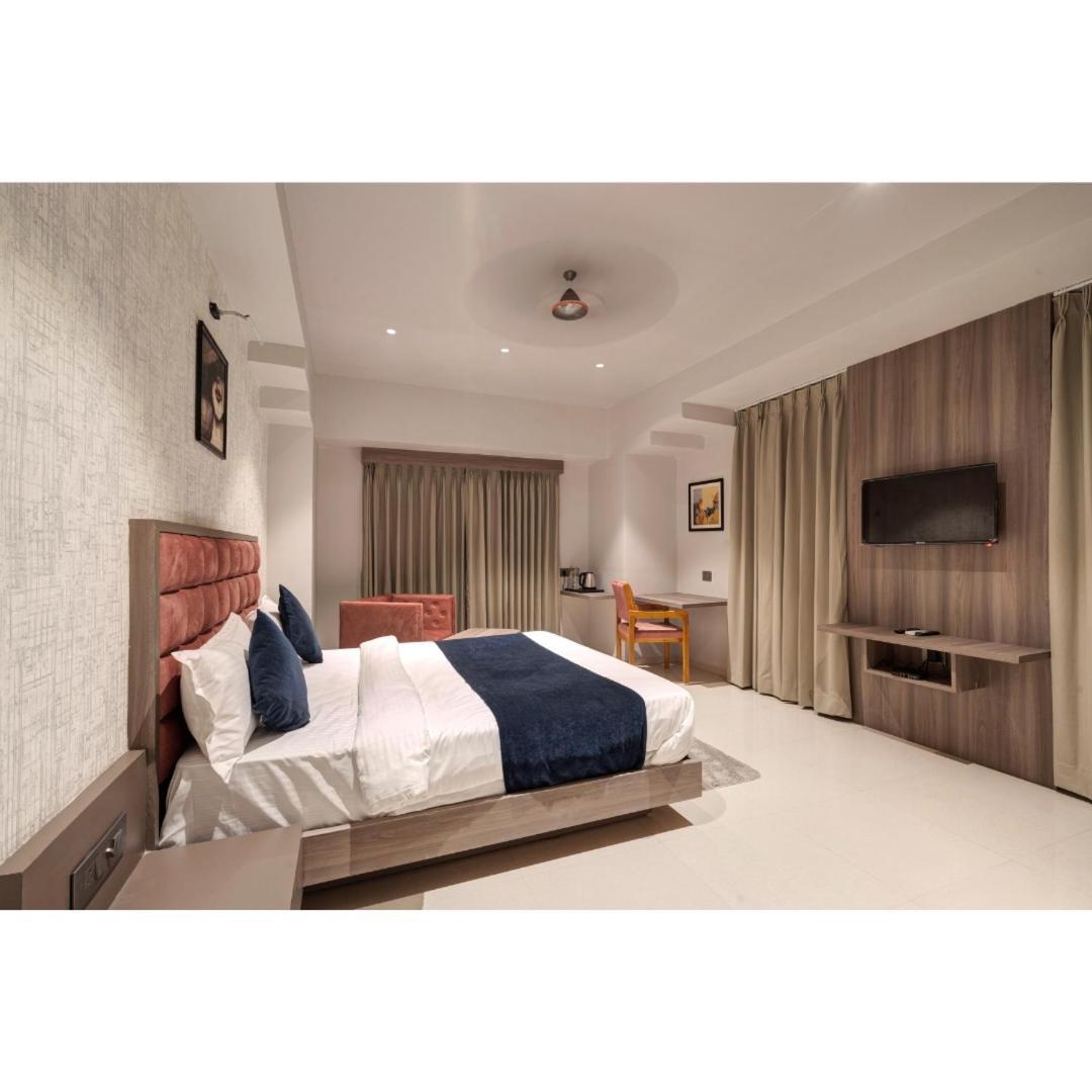 Hotel Sparsh Divine Ahmedabad Ngoại thất bức ảnh