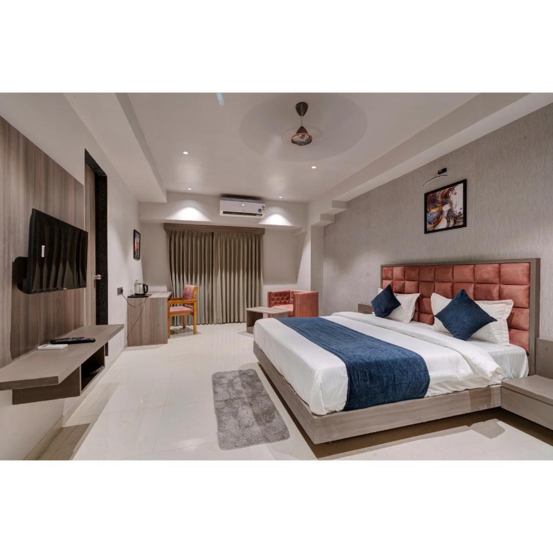 Hotel Sparsh Divine Ahmedabad Ngoại thất bức ảnh