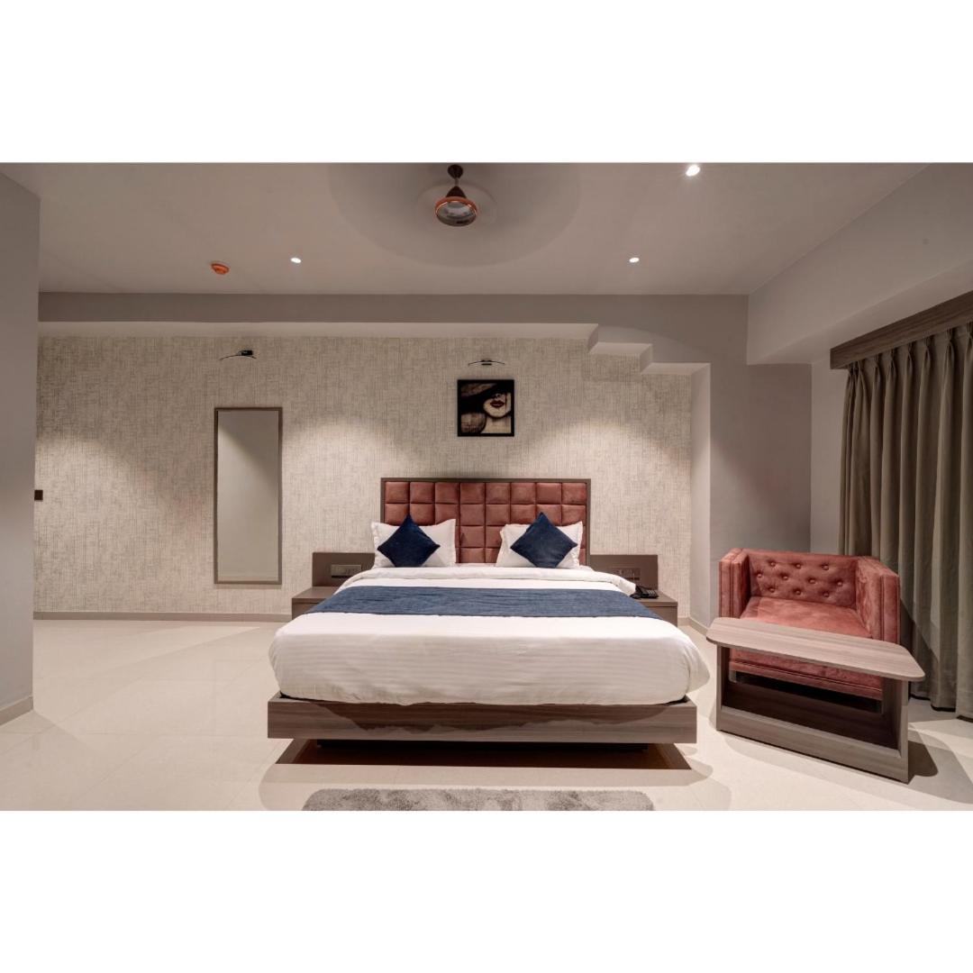 Hotel Sparsh Divine Ahmedabad Ngoại thất bức ảnh