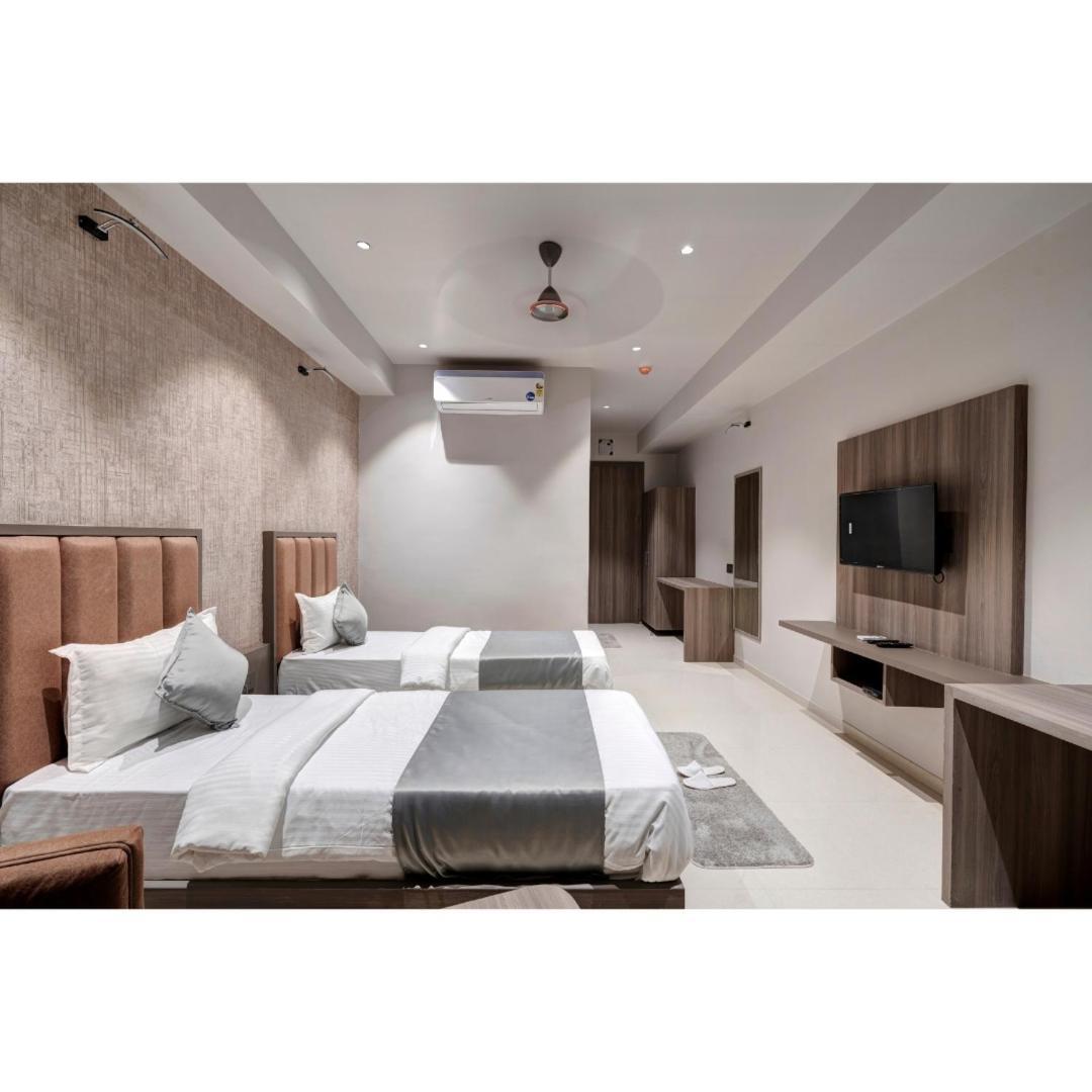 Hotel Sparsh Divine Ahmedabad Ngoại thất bức ảnh