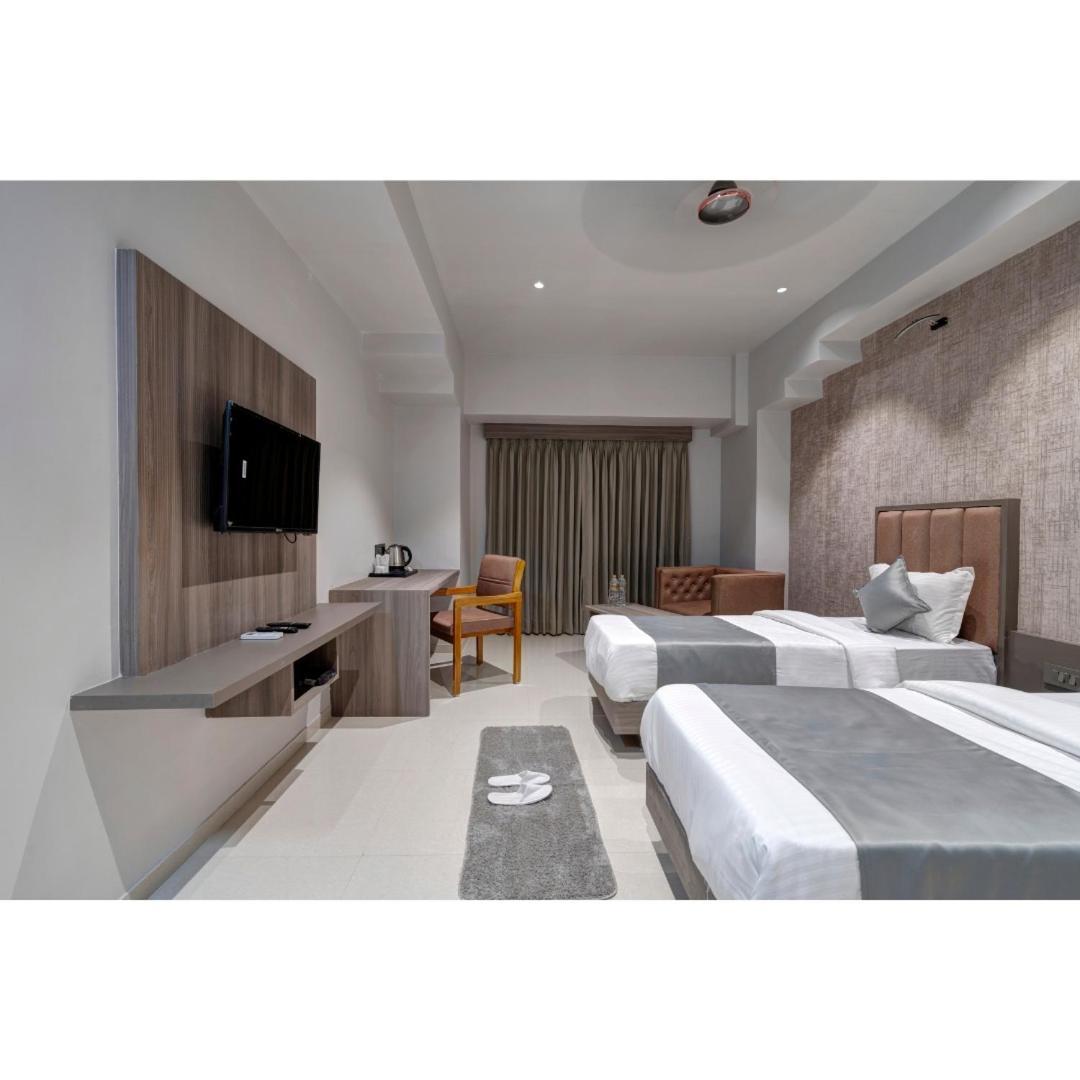Hotel Sparsh Divine Ahmedabad Ngoại thất bức ảnh